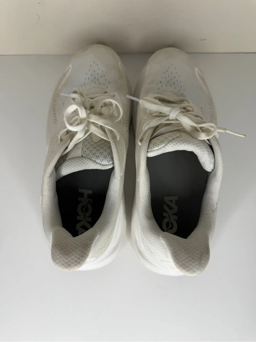 Hoka One One Clifton 10 Men Size 9.5 2E Triple White Sneakers Shoes 1162030 WWH